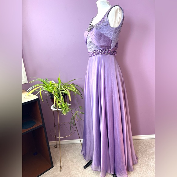 Gorgeous purple sleeveless maxi gown with beads and rhinestones - Picture 2 of 11